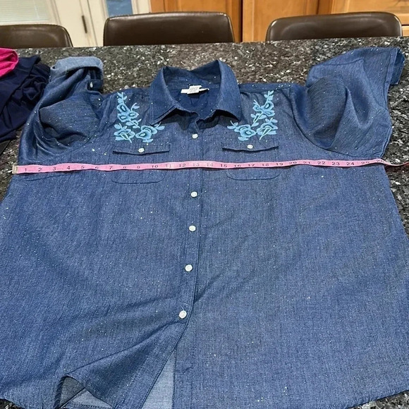 C D Daniels Embroidery with sparkl
Button Down Tshirt 100%cotton - Picture 9 of 11